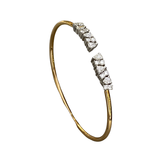 Open pear and round shape diamond bracelet