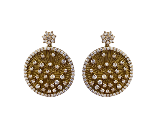 Circular scattered diamond earring